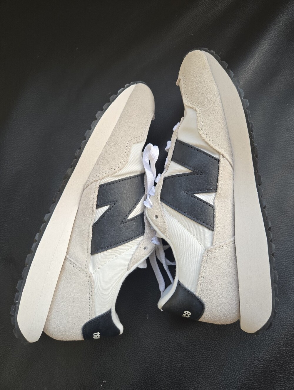 New Balance 237 Women's Lifestyle Sneakers Light Gray Black Size 8 small mark - Picture 4 of 9